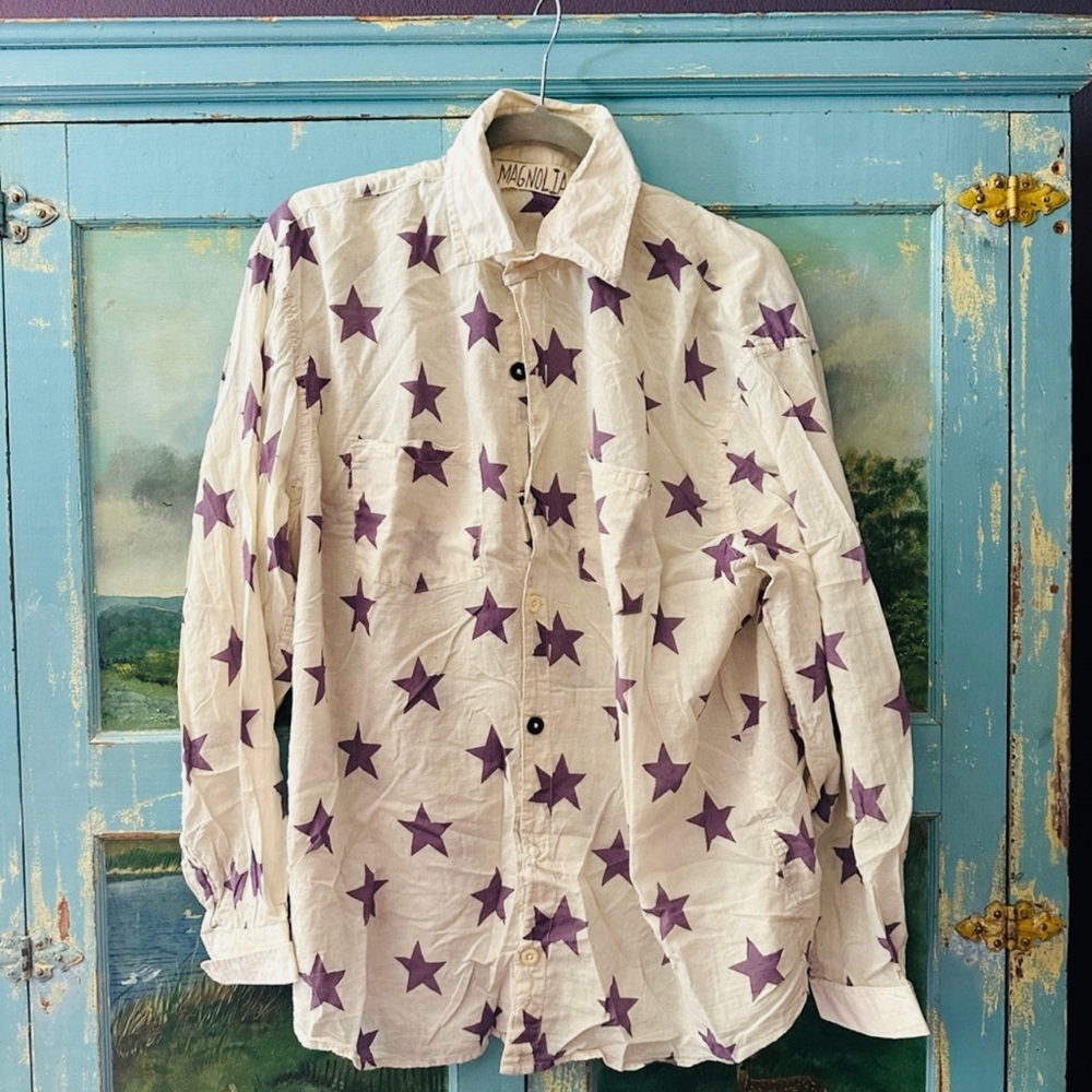 Magnolia Pearl lightweight button up purple star shirt! Perfect condition!